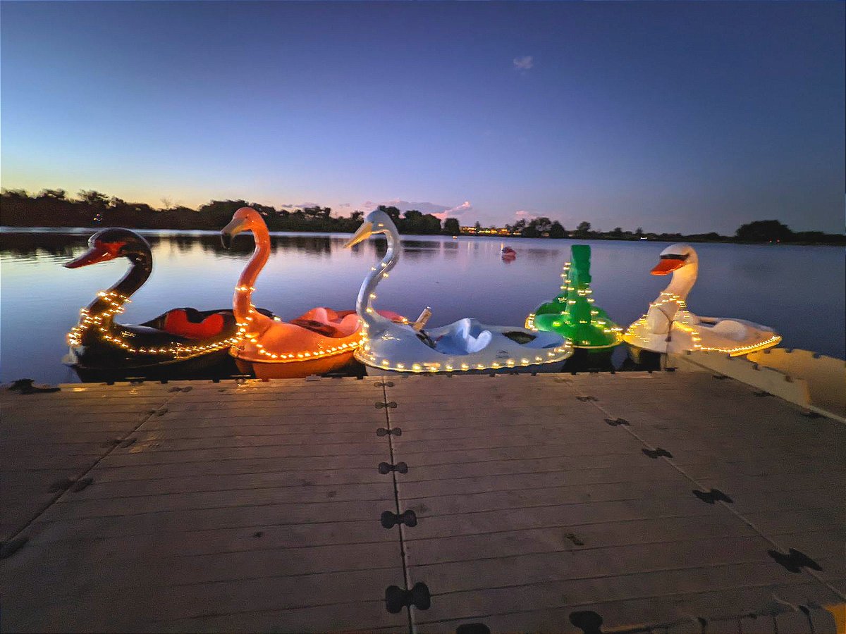 Enjoy watching the full moon rise with a Sunset Paddle at Waneka Lake! Reserve a light-decorated character paddle boat, SUP, canoe, or kayak available on a first-come, first-served basis.
Fridays at 7:15pm. 
Reserve your spot now-&gt; bit.ly/SunsetPaddleat…