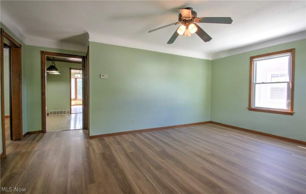 MichaelKaimTeam's tweet photo. 🔥🔥#NEWLISTING🔥🔥
427 E 274th Street, Euclid
4 BD, 1 BA, 1,554 SqFt
0.15 ACRES🌳
💰$165,000
https://t.co/y8mEAVCm0J
☎️Eric Lakia 440-413-9171
#themichaelkaimteam #kaimteam #BHHSPro #BHHS #BHHSrealestate #clevelandrealestate #realestate #justlisted #homeforsale #homesweethome https://t.co/RbekHbBM68
