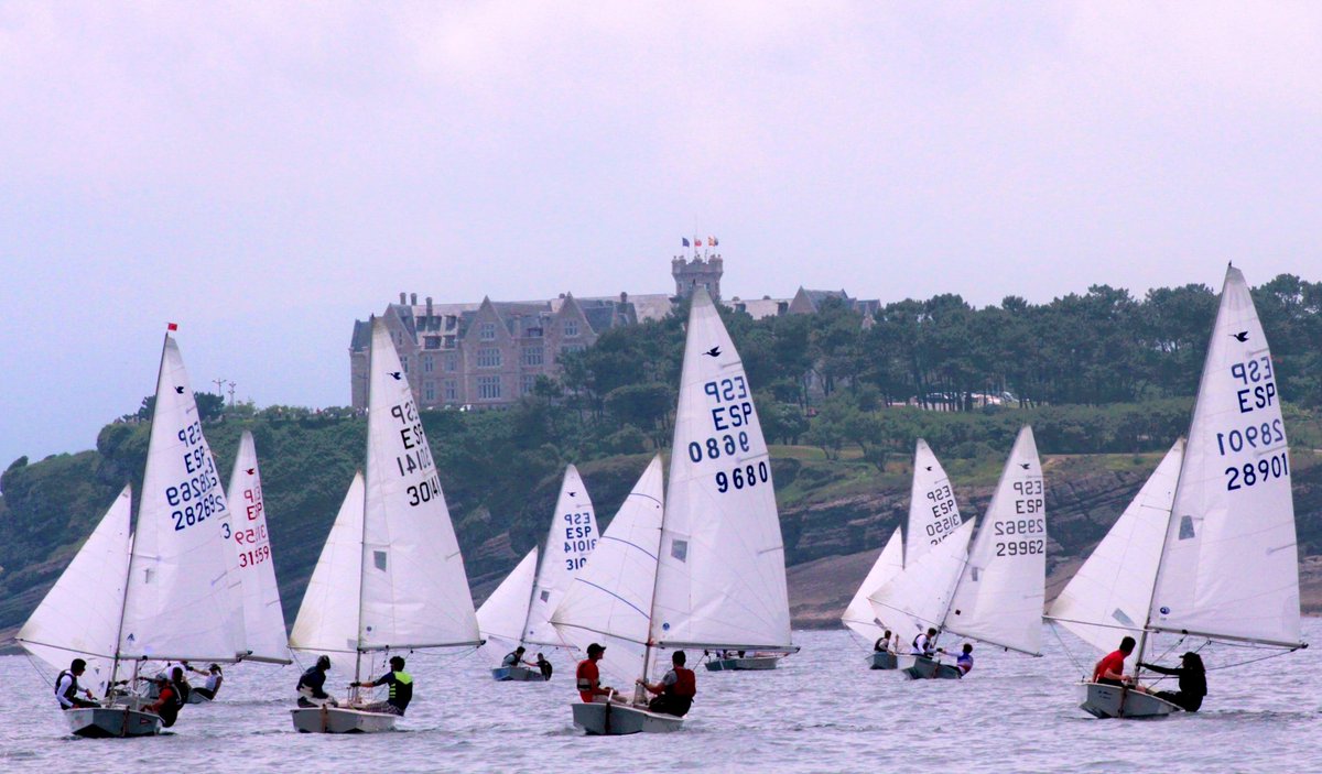 Broche de oro para cerrar la #SemanaInternacinaldeVela. 

Campeonato de España de #Snipe con record de inscritos, desde hoy jueves hasta el domingo.
#RCMS #PasionporlaMar