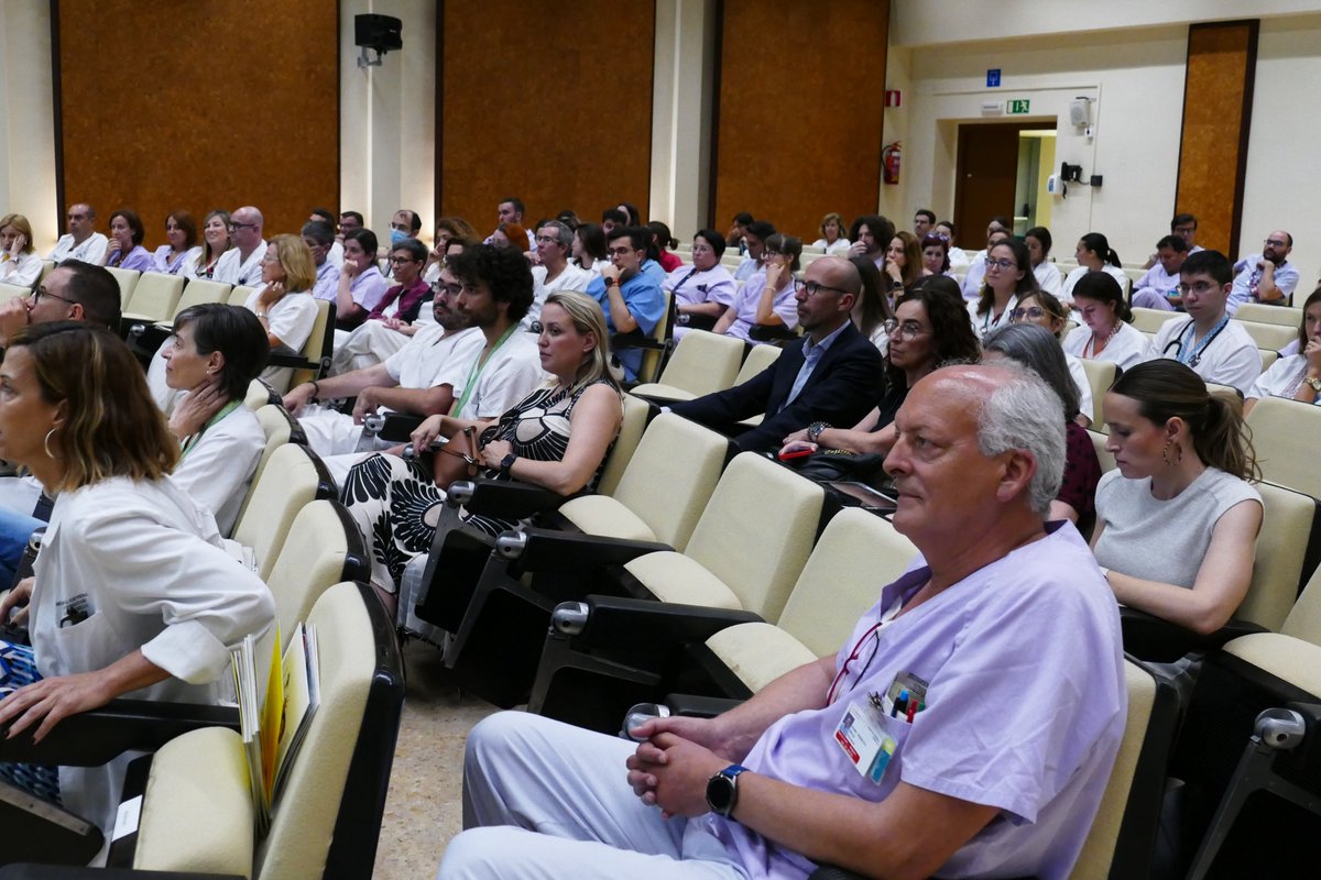🎂El grupo #PROA del Hospital General de Castellón celebra 10 años de actividad en bacteremia

Es el #PROA hospitalario más antiguo de la Comunitat Valenciana

🗣️El gerente <a href="/FerrandoRau/">RAUL FERRANDO</a> destaca la capacidad de sus miembros de aunar esfuerzos y presentar balances para ser mejores