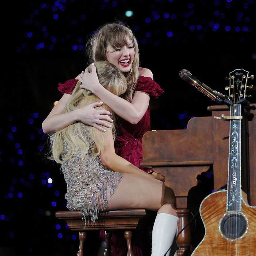 🚨| Sabrina Carpenter reveals that Taylor Swift is everything that she hoped that she would be!

“It is magnificent to grow up idolizing someone, and then meet them, and they are all the things that you hoped that they would be”