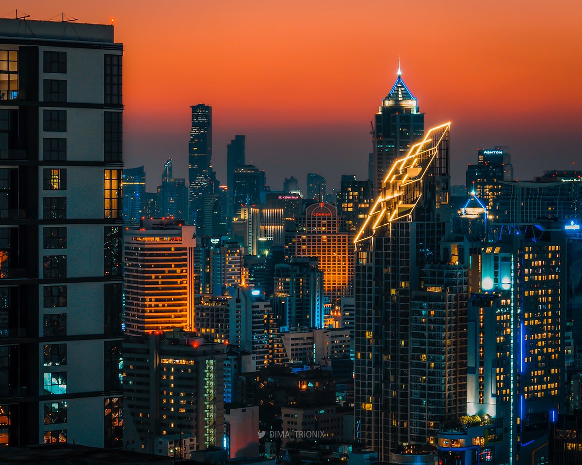 Midweek Teal &amp; Orange night cityscape series. The Singha Comlex view. Like if you want it as your window view.         

#Bangkok #Thailand #Asia #NightPhotography