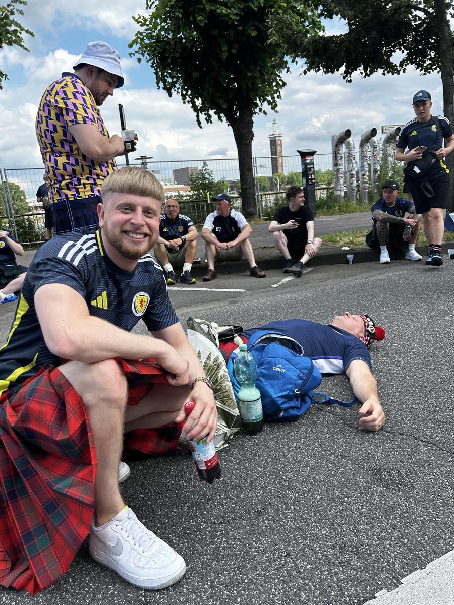 What a day in #Cologne yesterday with the BEST FANS IN THE WORLD! The German people were amazing hosts once more and great friendships with the Swiss (although we didn’t see too many 😂)

#tartanarmy #Euro2024 #NoScotlandNoParty 🏴󠁧󠁢󠁳󠁣󠁴󠁿⚽️🇨🇭🇩🇪