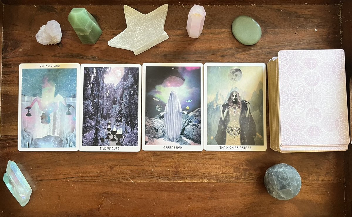 Tarot readings 🔮 $20 for a 5 card spread. DM me :)