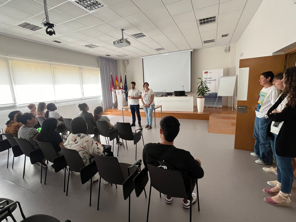Alejandro Prieto (@alex_edufis) on Twitter photo 😀 Ayer se realizó la última charla del Proyecto de Divulgación en <a href="/CaritasCuenca/">Past. Social Cuenca</a>, así como la clausura del mismo con una visita a la <a href="/FacEducacionCu/">Facultad de Educación de Cuenca (UCLM)</a>.
🙏 ¡Muchas gracias a <a href="/UCLMdivulga/">UCLMdivulga</a>, <a href="/_CARITAS/">Cáritas Española ✳️</a> , la Facultad de Educación y a todo el profesorado participante por su generosidad! 😀 Ayer se realizó la última charla del Proyecto de Divulgación en <a href="/CaritasCuenca/">Past. Social Cuenca</a>, así como la clausura del mismo con una visita a la <a href="/FacEducacionCu/">Facultad de Educación de Cuenca (UCLM)</a>.
🙏 ¡Muchas gracias a <a href="/UCLMdivulga/">UCLMdivulga</a>, <a href="/_CARITAS/">Cáritas Española ✳️</a> , la Facultad de Educación y a todo el profesorado participante por su generosidad!