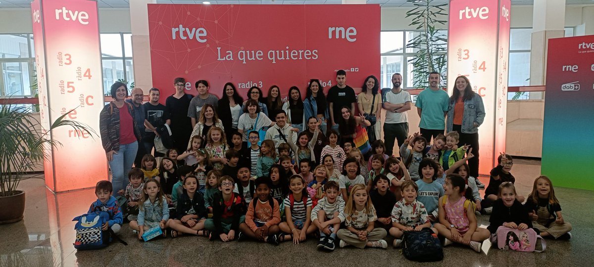 Hoy hemos entregado los premios a los ganadores de la IV edición del Concurso de podcast escolar y universitario <a href="/rtve/">RTVE</a> una mañana muy emocionante, de #podcast y #RADIO <a href="/rne/">Radio Nacional</a>