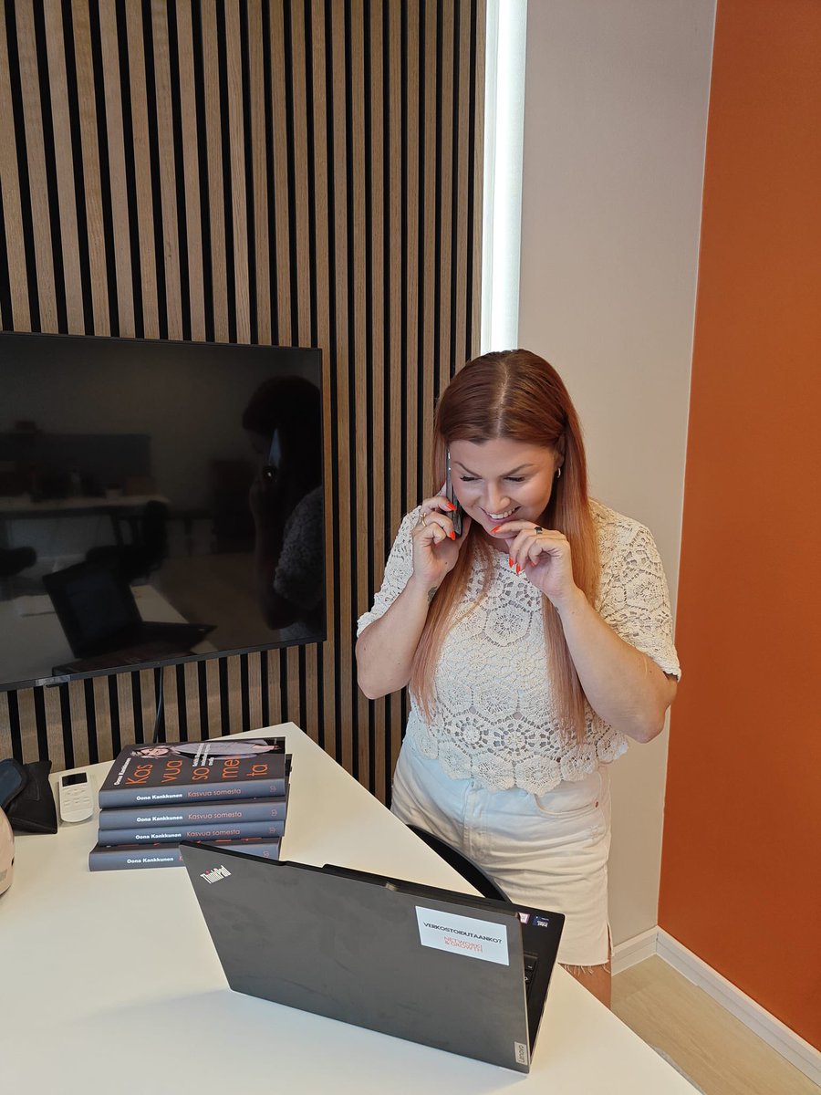 Ilmoitat selkeästi, ettet halua jatkaa puhelua ja ettei tarjottu tuote/palvelu ole relevantti, mutta myyjä jatkaa spiikkiään?

Miksi asiakkaan viesti ei mene perille eikä 1-2 ei-sanaa riitä puhelun päättämiseksi?

Kirjoittelin puhelinmyynnistä LinkedIniin

linkedin.com/posts/oonakank…