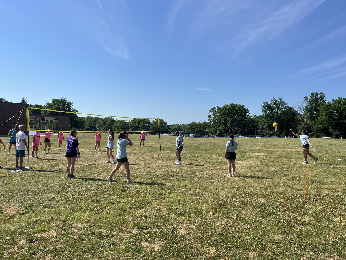 Beautiful day for Thompson’s annual 8th grade volleyball tournament! 😎🏐<a href="/ThompsonMSpride/">Brian Currie</a>