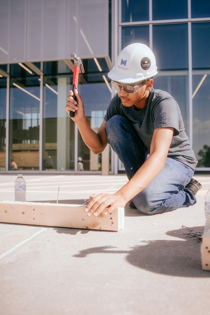 AvenueScholars's tweet image. Boot Camp Update: Week 3 🔥

Scholars in the IT Boot Camp, code with HTML and explore the world of ASCII libraries.💻  

The Construction/Trades/Manufacturing Boot Camp focuses on woodworking, building a solid foundation for future success. 🔨

#AvenueScholars #SummerBootCamp