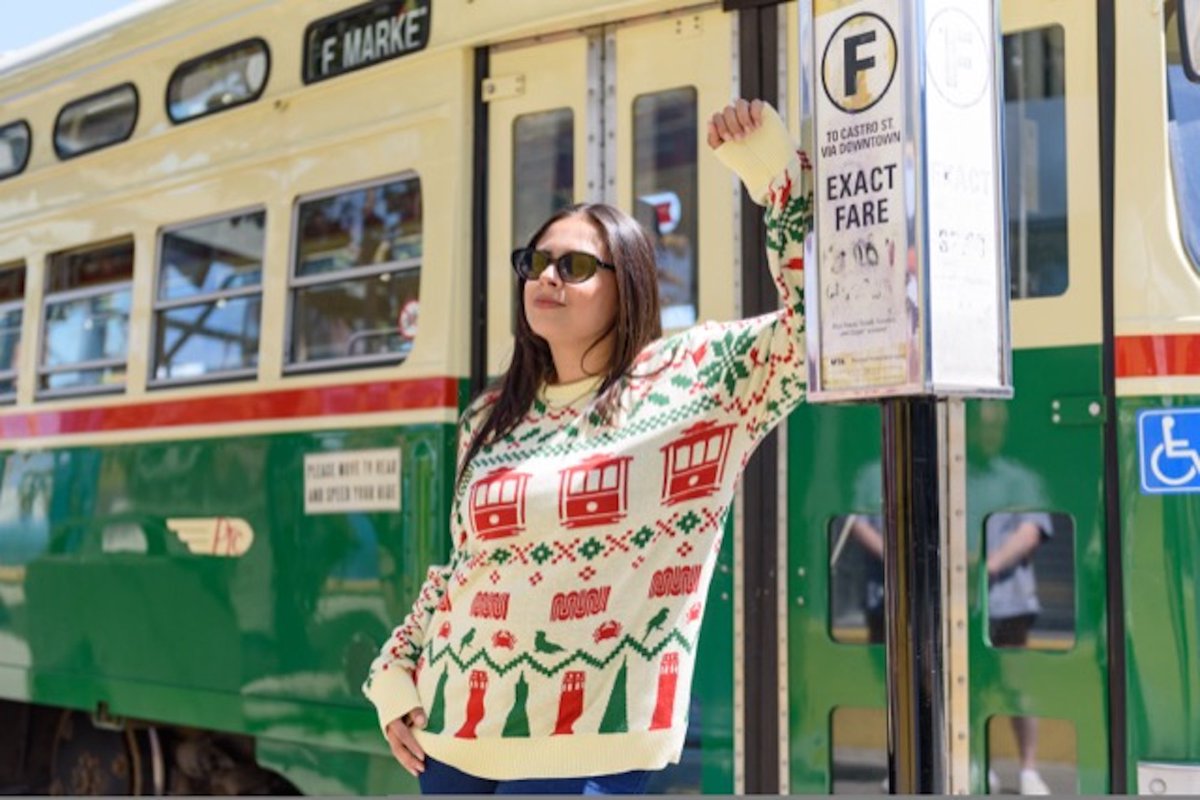 In today's #TotalSF newsletter! 

🦈 That time a great white shark lived in Golden Gate Park

🚍 Muni holiday sweaters and my new public transit uniform

🔴 A breakdown of our <a href="/SFGate/">SFGATE</a>/<a href="/sfchronicle/">San Francisco Chronicle</a> newsroom kickball showdown

Subscribe for free! sfchronicle.com/totalsfnewslet…

🌁❤️