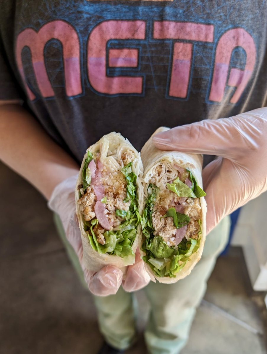 MetaBurger_'s tweet image. PopSockets catering event at Boulder Reservoir was a success! 💫 We served 'chicken' caesar wraps, classic sliders, pasta salad &amp;amp; house salad. Submit your catering requests at MetaBurger.com/Catering 🍽️🍔