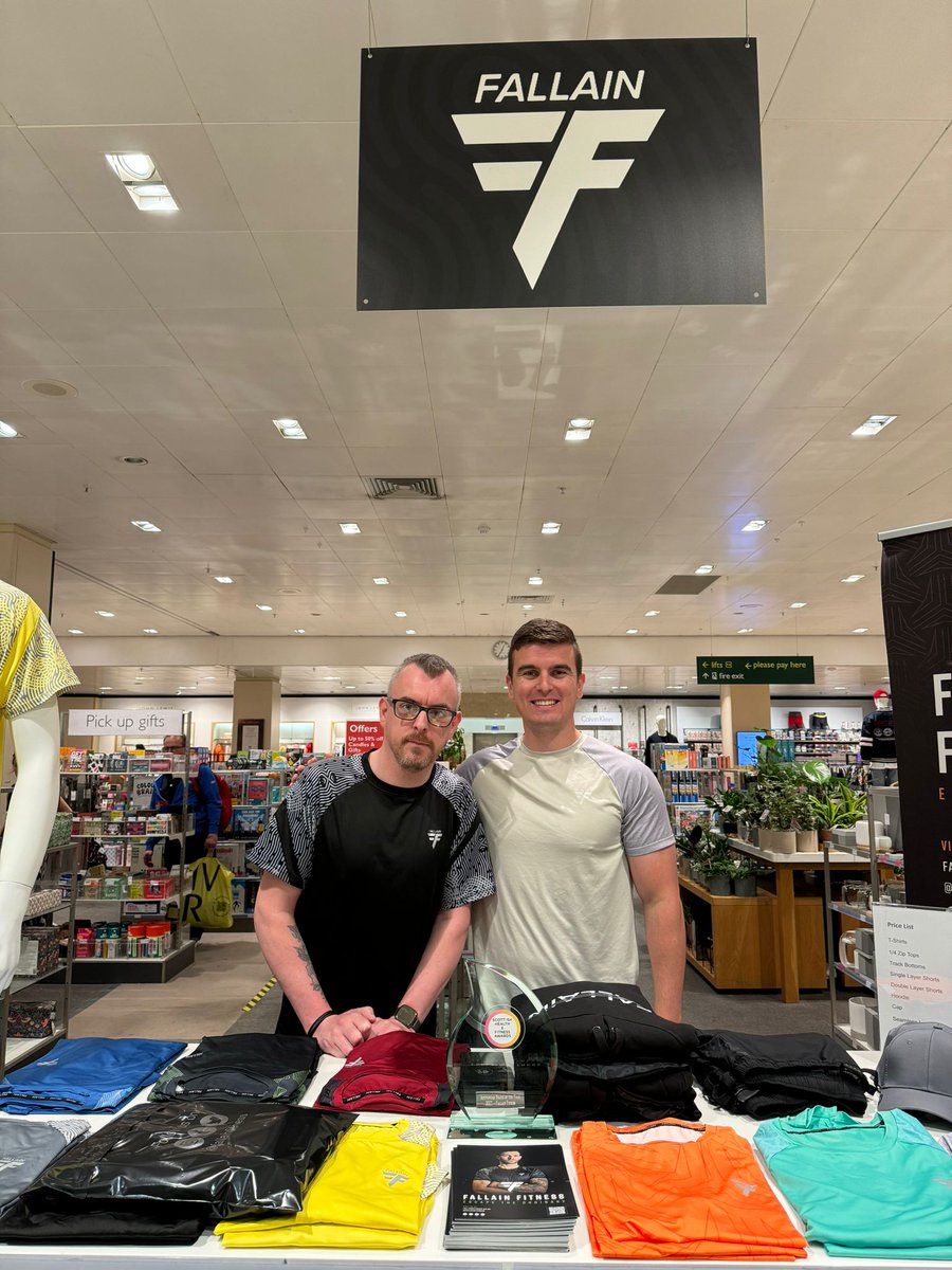 AndyGallagher86's tweet photo. Meeting one of the great minds (phil) behind the phenomenal @fallainfitness today. (Also may have topped up my fallain collection to ๐๐) #FallainFitness #EscapeTheOrdinary #TrainInFallain #TeamFallainFitness ๐ค๐ป๐ https://t.co/oDoyvapI42