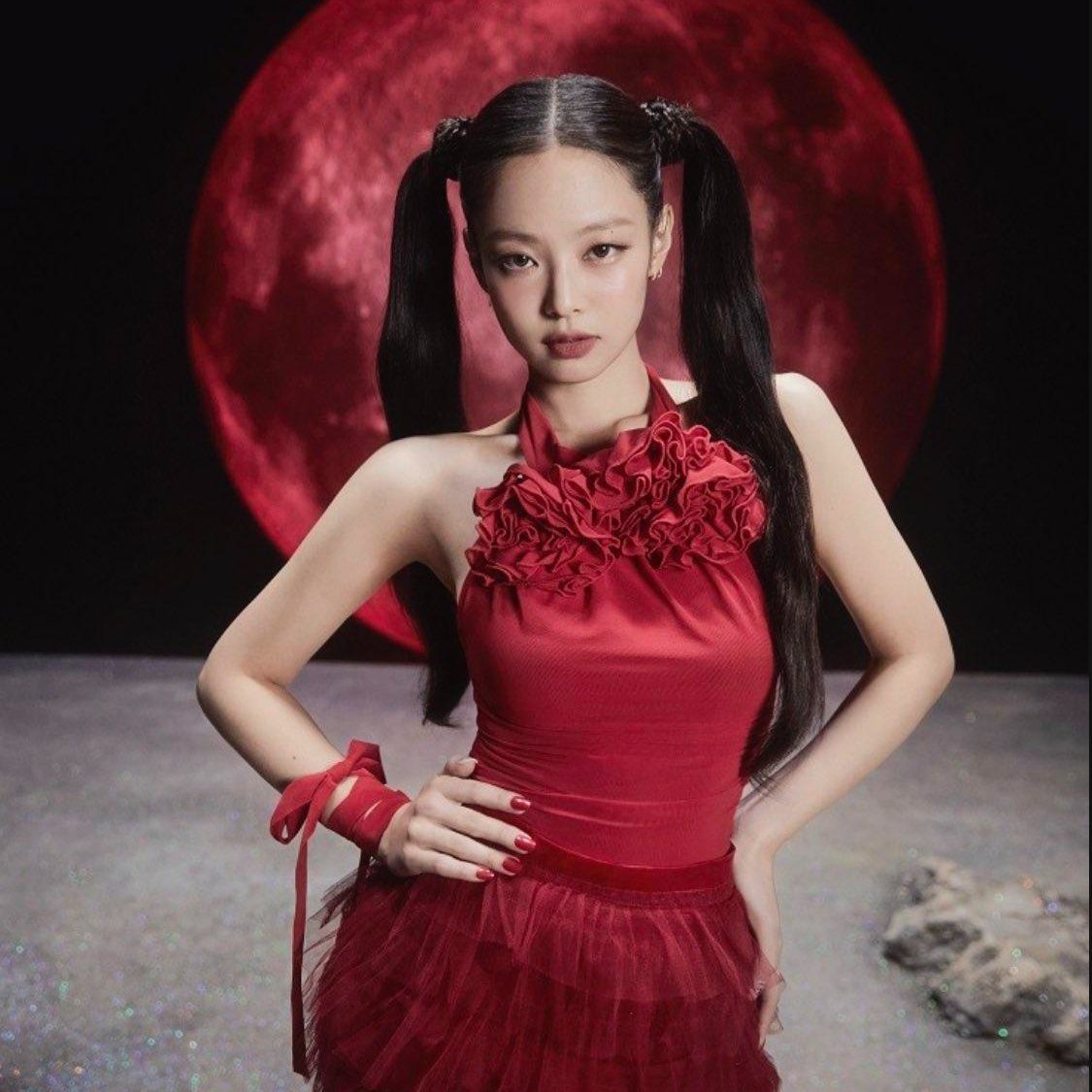 #JENNIE becomes the first female K-Pop soloist to earn a Platinum single in <a href="/RIAA/">RIAA</a> history ("One of the Girls").