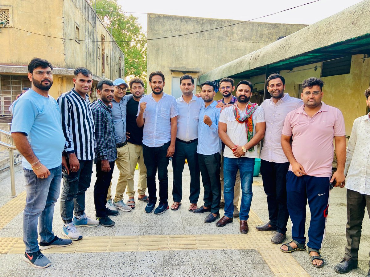 manojmeena's tweet photo. दम है कितना दमन में तेरे, देख लिया है देखेंगे..
जगह है कितनी जेल में तेरे, देख लिया है देखेंगे। 
सत्यमेव जयते, 
जय हिंद,
#मनोज_मीणा_को_रिहा_करो https://t.co/JU6pbIs0EI