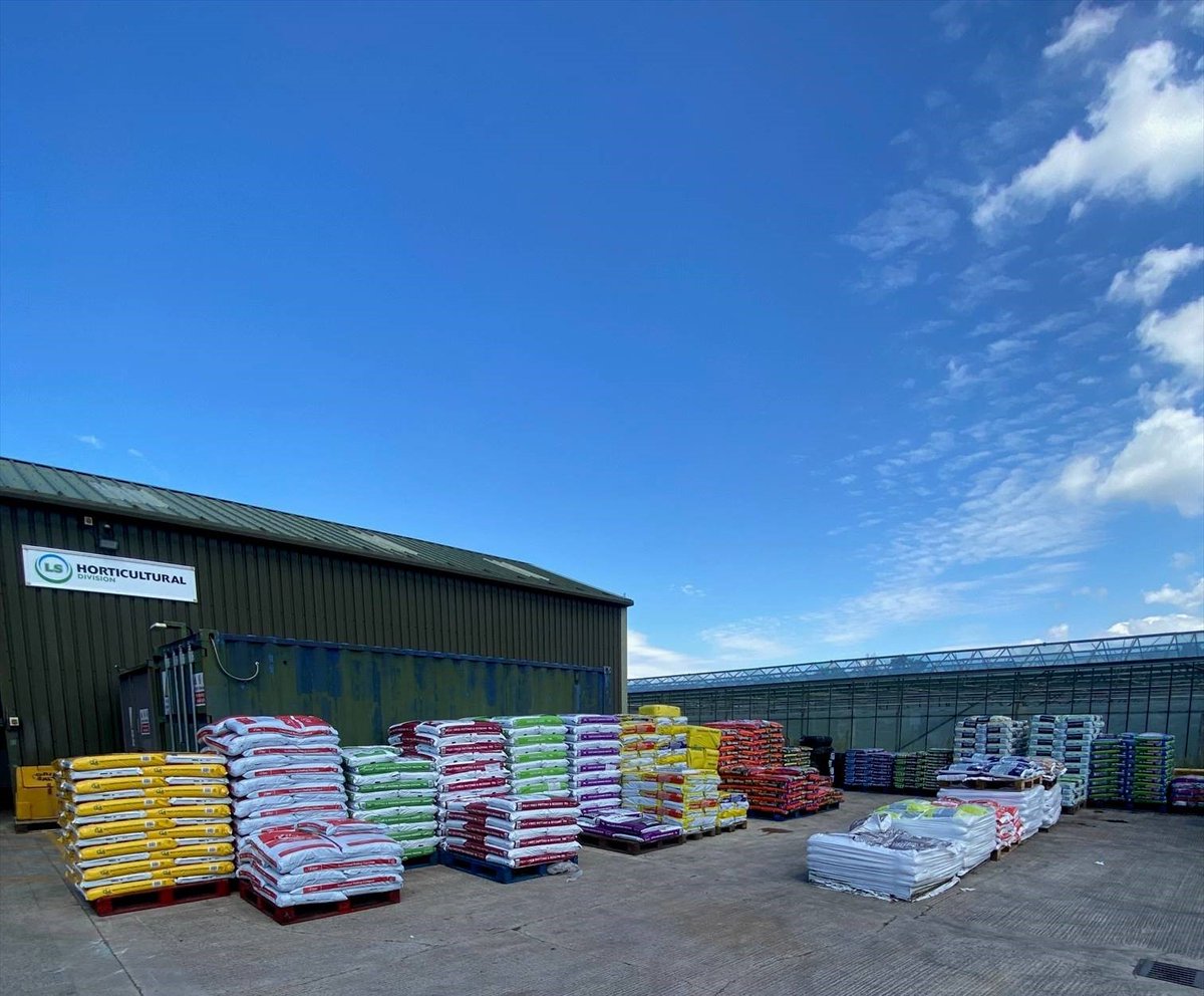 LS_Systems's tweet image. The good weather is finally here! 🌞 We are fully stocked for your gardening needs come on down to our Tarleton store for all your composts etc etc etc 🌻

lssystems.co.uk 😎