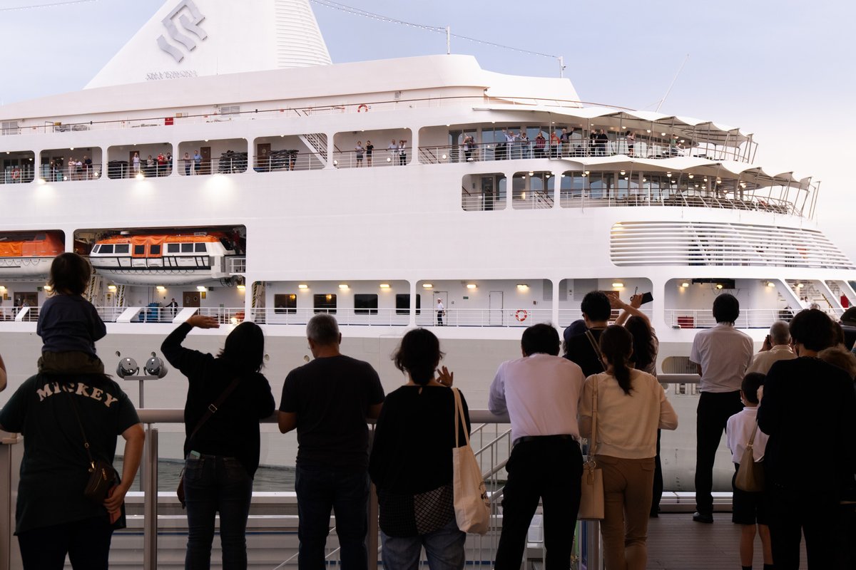 kinkan2000's tweet image. 今日も一日お疲れさまでした。
SILVER WHISPER 出港
金沢港クルーズターミナル
2023.9.27 17時出港

#シルバーウィスパー
#SILVERWHISPER
#金沢港クルーズターミナル
#金沢
#石川県