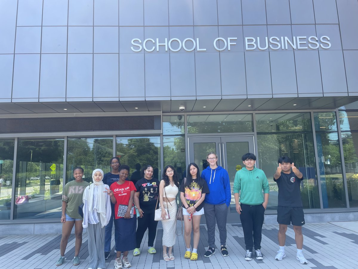 Happy first day of summer owls☀️! How are you spending your summer? We are here holding our first School of Business Summer Academy for New Haven Public Schools high school students! #scsubusiness #southernscsu