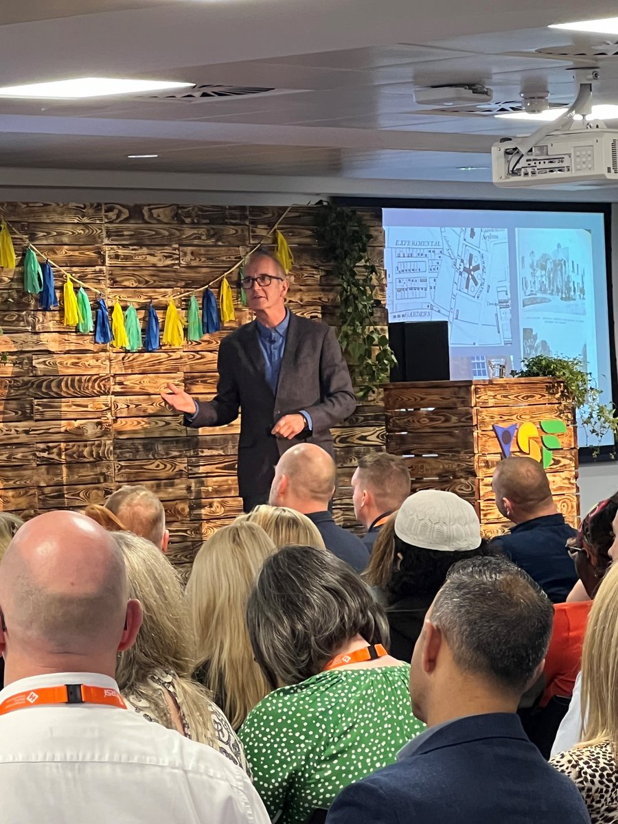 boxxe_UK's tweet image. 📸 Joe Hammond &amp;amp; Dom Porter representing boxxe at @YkSustainable

We were thrilled to sponsor this event and be part of the conversation about the sustainable practices of the future ✨

#MakingTechHuman #YorkshireSustainabilityFestival #GreenTech