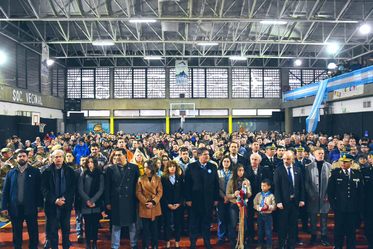 En el Día de la Bandera, durante el acto oficial a cargo del intendente <a href="/MarianoGaidoOk/">Mariano Gaido</a>, donde junto a la Vicepresidenta 1ª de este Concejo <a href="/mvicfernandez/">Victoria Fernández</a> rindieron homenaje a Manuel Belgrano con una ofrenda floral y participaron del acto central en el Gigante del Este
