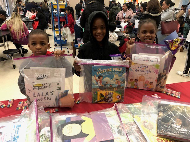 UHCOE's tweet photo. Kudos to Clinical Associate Professor Anne Katz and over 250 of our teaching students for developing literacy projects for children and families @PilgrimHISD and other local public schools!

And thanks to the @uhprovost office for supporting the work!

https://t.co/P2Naef1sio https://t.co/nlHe5orRcE