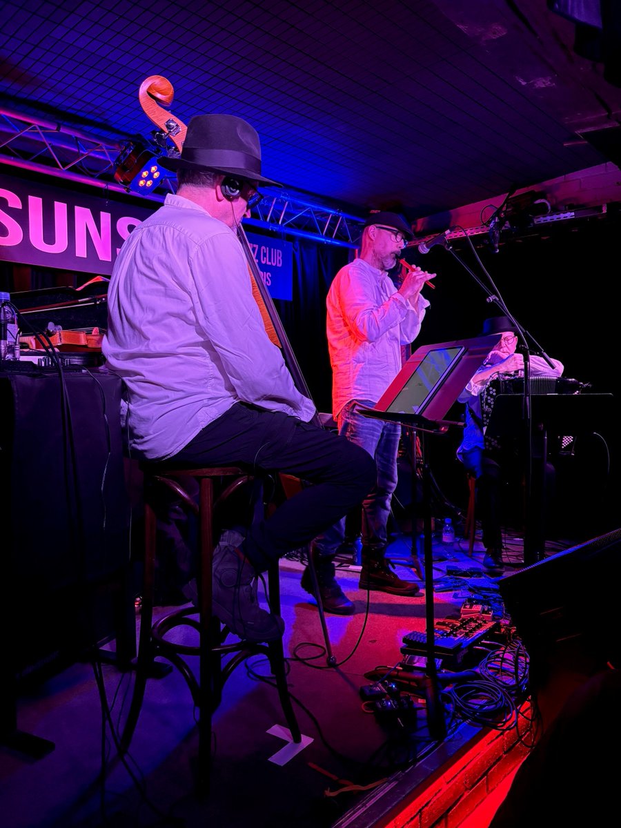 PLInst_Paris's tweet photo. ⭐️Grand succès devant une salle comble hier soir au Sunside pour le groupe🇵🇱 KROKE ! Son style inimitable a conquis le public parisien. Merci aux trois artistes hors du commun : T. Kukurba, alto, J. Bawoł, accordéon et T. Lato, contrebasse. Merci au Festival des Cultures Juives. https://t.co/qTwxv2uMCY