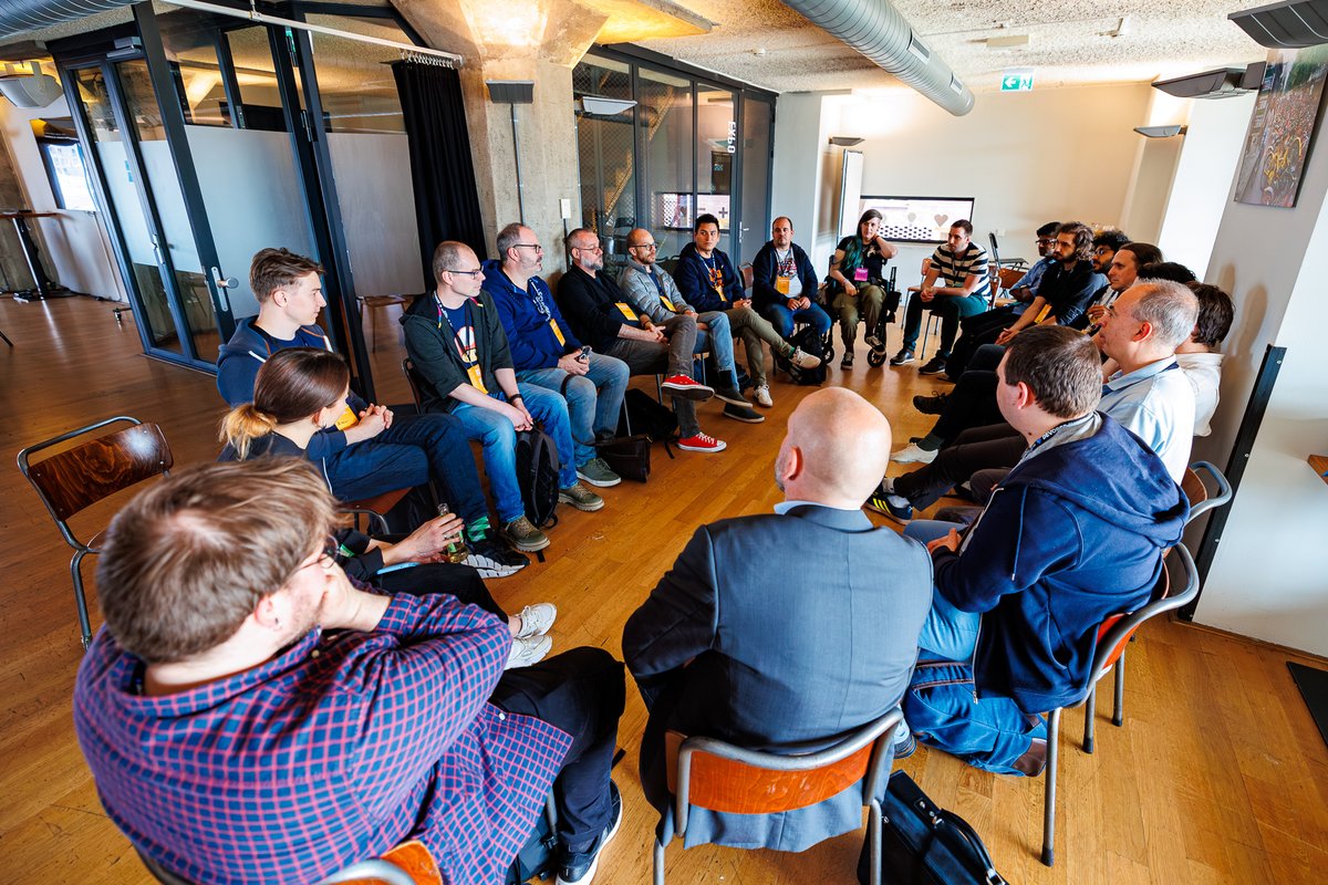 Devopsdays Amsterdam | amsterdam@devopsdays.org tweet media