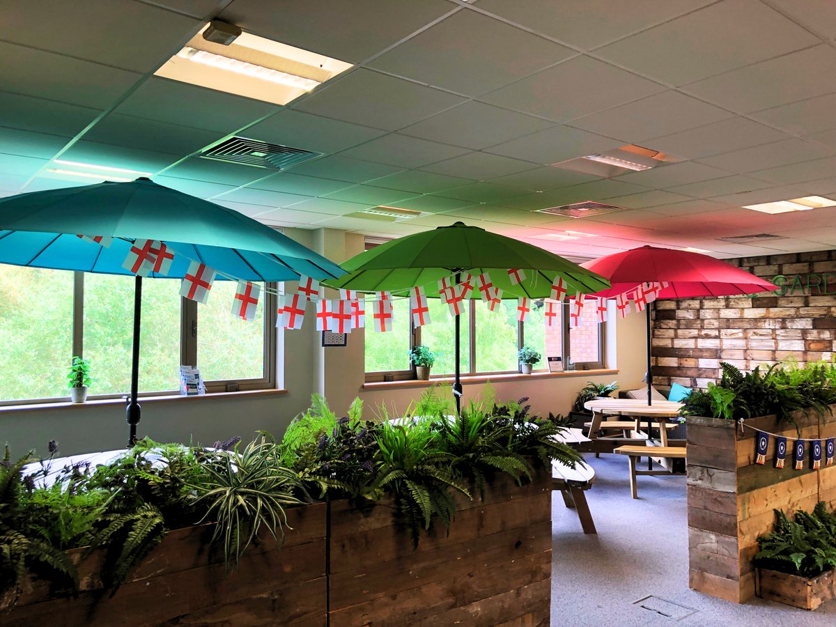 Come on England (and any other team you might support)🏴󠁧󠁢󠁥󠁮󠁧󠁿

We're in the full Euros spirit here at Umbrella.co.uk HQ. We're cheering for our lads to take England all the way, but we support people of all nationalities 🌍

We wish you a safe and happy #Euro2024👏

#football
