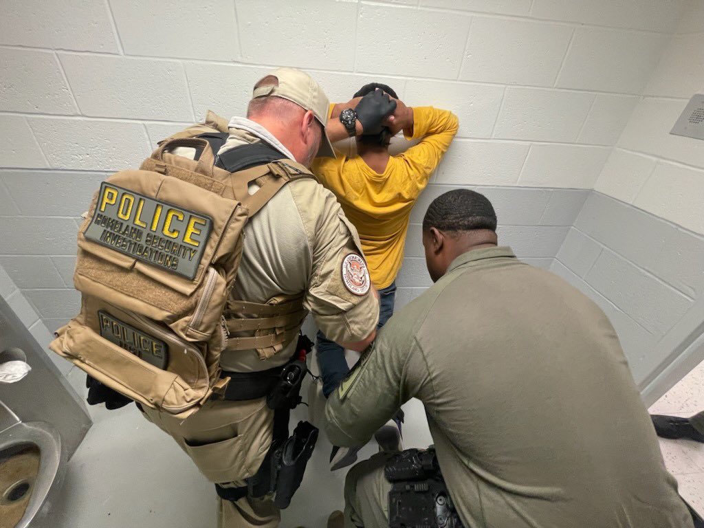 🚨#RachelMorin murder suspect, an illegal immigrant from El Salvador is now en route to Harford County Maryland from Oklahoma where he was arrested last week for the brutal rape and killing of the mother of 5 last August while she was on a run.  These photos of Victor Martinez