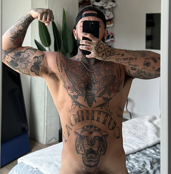 What's happening? https://t.co/rwMruYlCaP