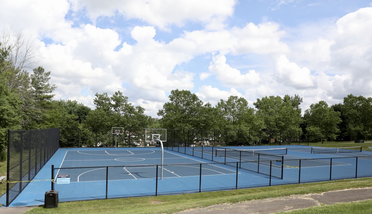 🚨COURTS CLOSED🚨

The painters showed up today to repaint the outdoor basketball &amp; pickleball courts at the Middle School. The courts are closed until Monday, June 24. 

Please remain off the courts until then. Thank you for your cooperation.