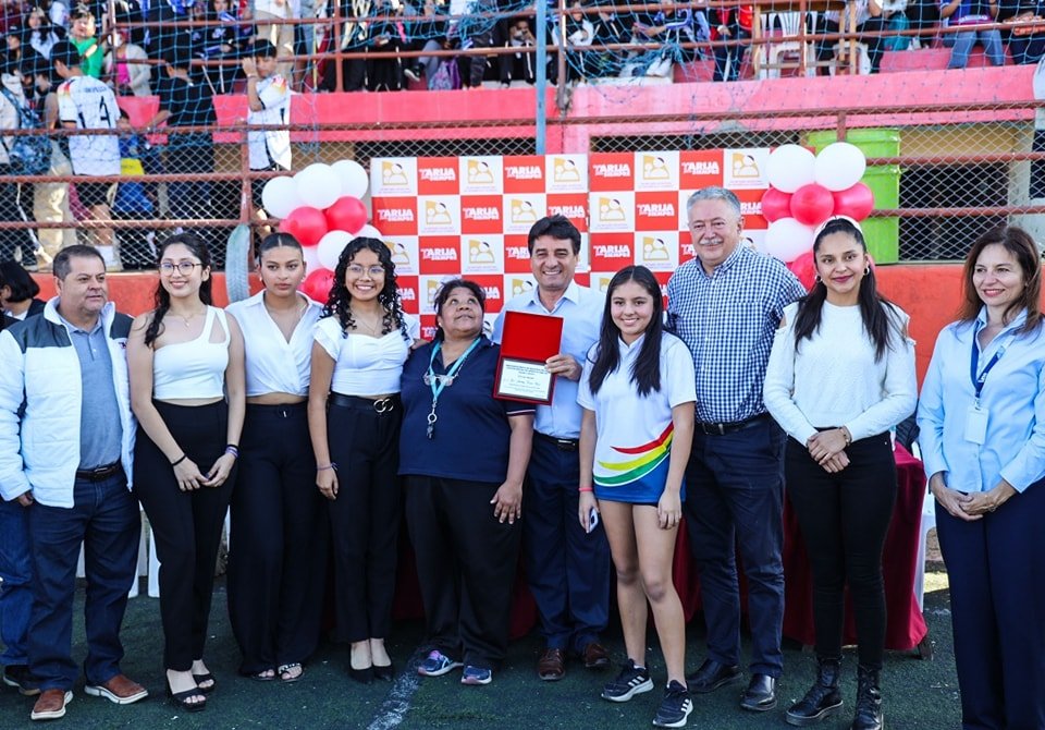 MUNICIPIOTJA's tweet photo. La Alcaldía de Tarija estuvo presente en la emocionante inauguración de los Primeros Juegos Deportivos Estudiantiles "Buscando Talento", que se llevó a cabo en el Stadium Municipal La Bombonera. https://t.co/AFtUIfwHsQ