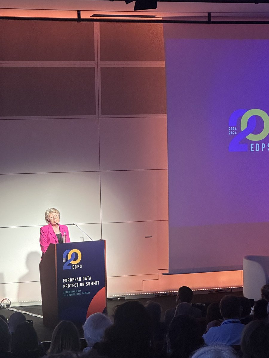 A true highlight of <a href="/EU_EDPS/">EDPS</a> summit, <a href="/VivianeRedingEU/">Viviane Reding</a> talk on how it all started… #EDPSXX