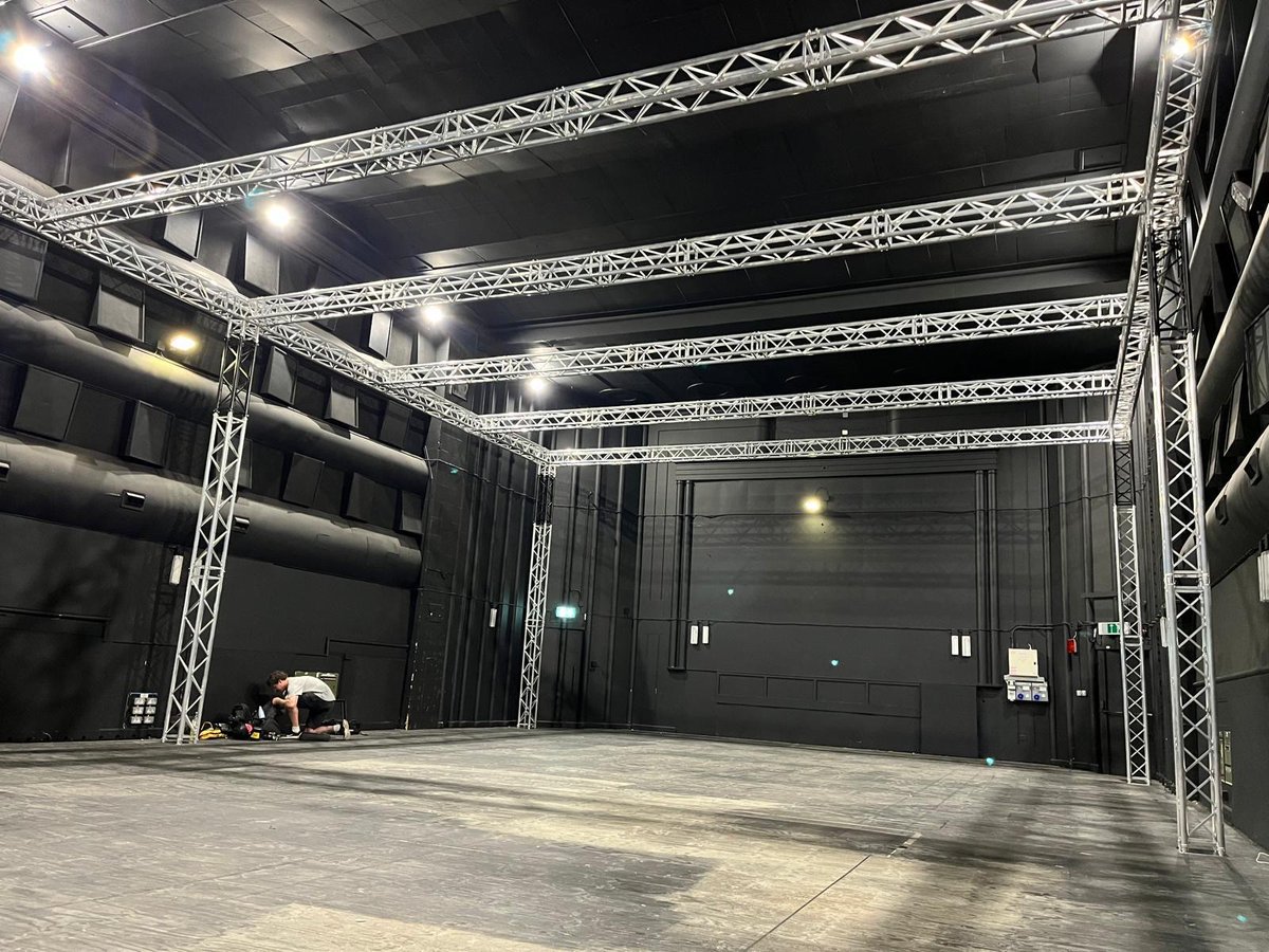 BBC_Studioworks's tweet image. Our new truss system is up and ready at Elstree 🔧

#TrussSystem #StageTruss #LightingTruss #Rigging #TVProduction #StageDesign #StageEquipment
