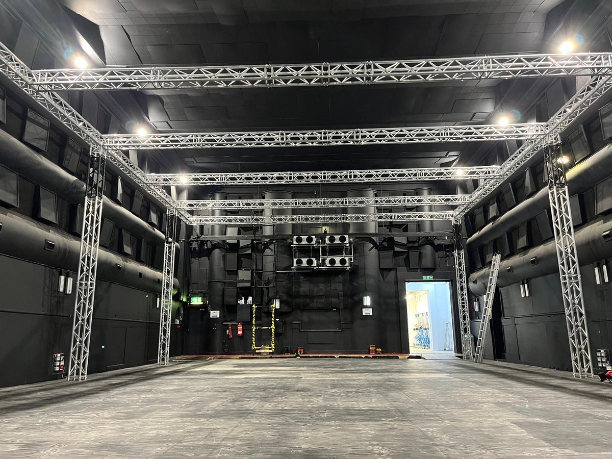BBC_Studioworks's tweet image. Our new truss system is up and ready at Elstree 🔧

#TrussSystem #StageTruss #LightingTruss #Rigging #TVProduction #StageDesign #StageEquipment