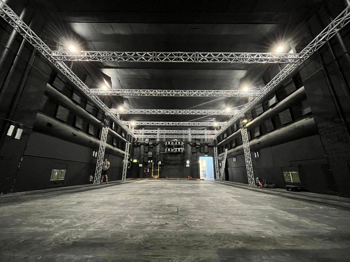 BBC_Studioworks's tweet image. Our new truss system is up and ready at Elstree 🔧

#TrussSystem #StageTruss #LightingTruss #Rigging #TVProduction #StageDesign #StageEquipment