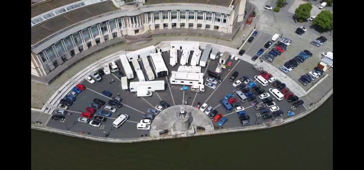 BrisFilmOffice's tweet photo. When it comes to unit bases, Bristol's got you covered! Thanks to our friends at @FacilitiesbyADF for sharing these recent drone shots of Lloyds Amphitheatre unit base - managed by Bristol Film Office - looking nice & busy for a recent shootπ¬π
#filmedinBristol #unitbases #crew https://t.co/hdHZ76SaxN