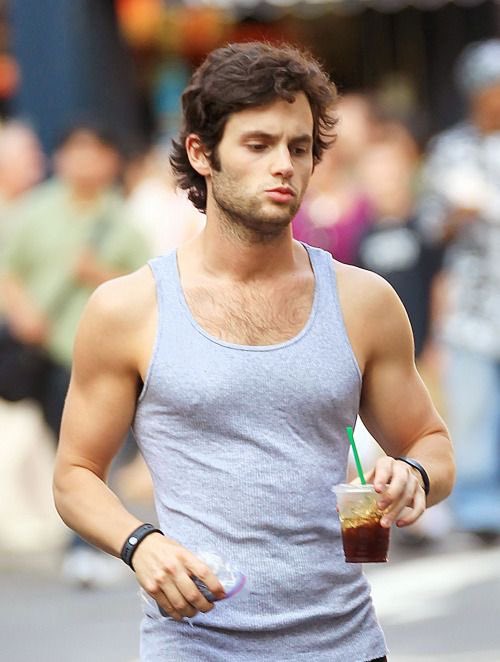 notgwendalupe's tweet photo. Penn Badgley https://t.co/uODc9bm7Sl