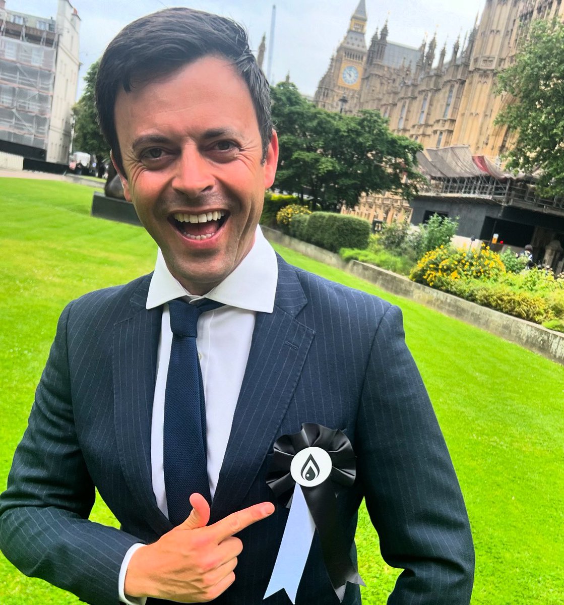 Jolyon Rubinstein (@jolyonrubs) on Twitter photo Ladies and gentlemen meet your new Prime Minister!
But which party is he standing for? 🤔
New film… soon come… <a href="/Global_Witness/">Global Witness</a> Ladies and gentlemen meet your new Prime Minister!
But which party is he standing for? 🤔
New film… soon come… <a href="/Global_Witness/">Global Witness</a>