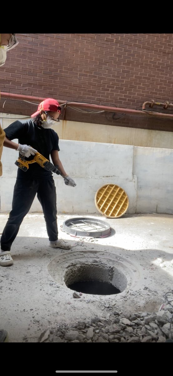 torrfix's tweet image. 마치 총알을 장전하듯 
비장하게
ㅋㅋㅋ