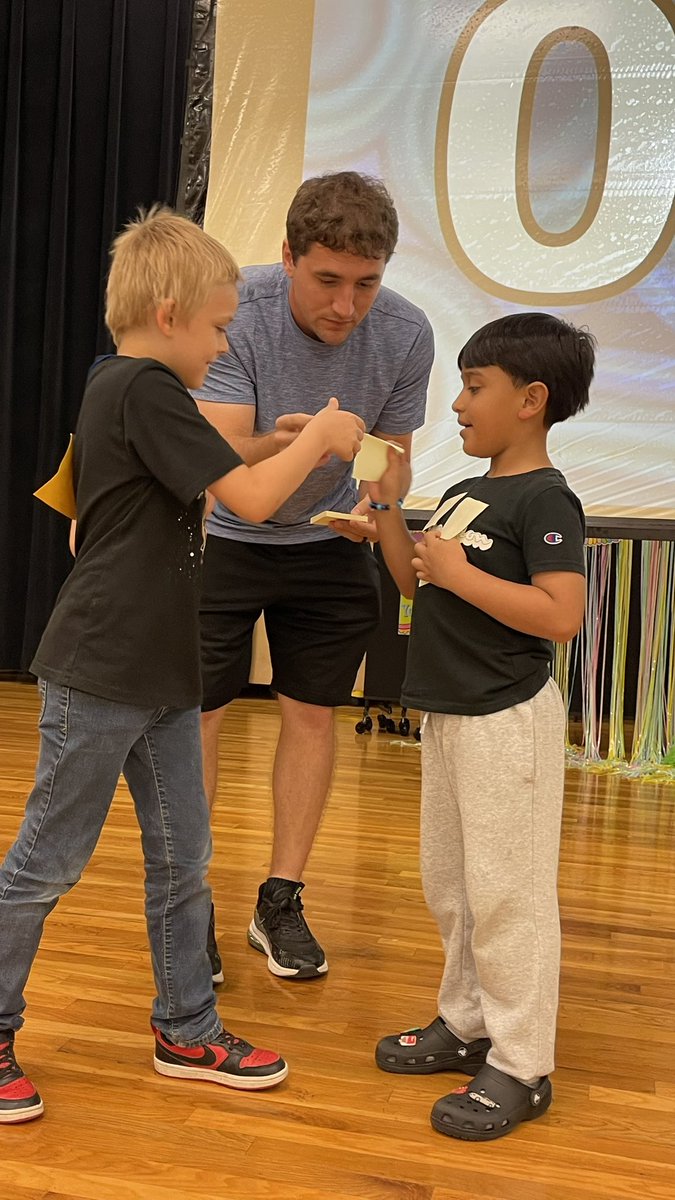 CounselorCRS's tweet photo. Our Campers and Teachers love our Minute to Win It Challenges. @AldineES_Summer @KujawaES_AISD #ChooseYourDestination #CampKujawa https://t.co/kimybassl7