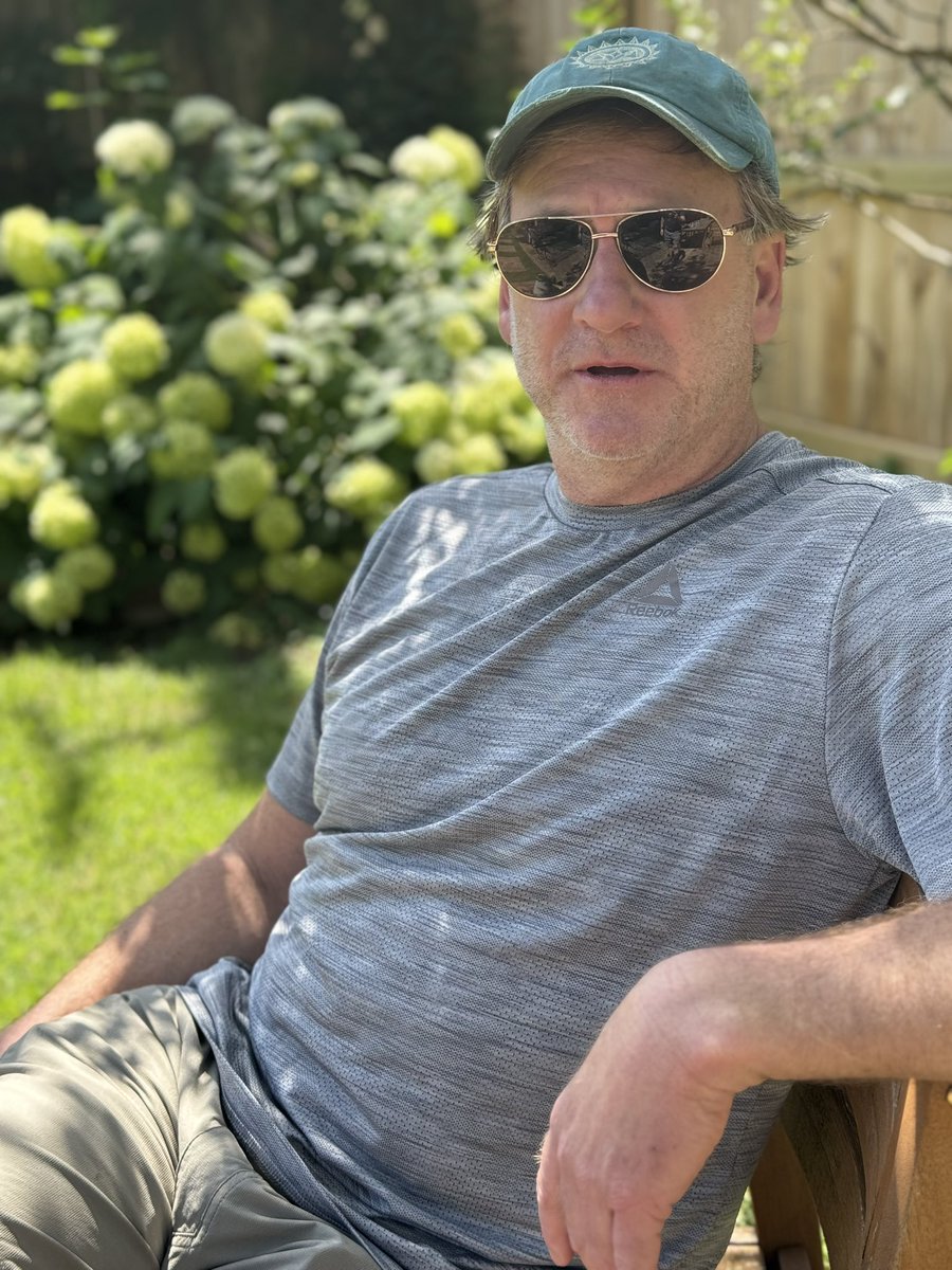 Jeff Barry’s debut novel, Go To Hell Ole Miss, hit Amazon’s Bestseller list the 1st week it was out. In the 1st month the book landed in the USA Today Bestseller Top 150 &amp; was Top 20.Terrific southern novel set in the MS Hill Country. podcasts.apple.com/us/podcast/sea… #dontletthetitlefoolu