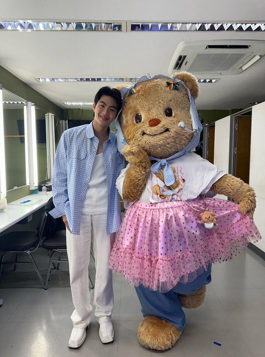 Kinn_ts's tweet photo. ขอบคุณน้องเนยคนจวยยที่ชวนพี่คินมาเป็นพระเอกนะครับ 🧸💗💗 น่ารักไหมไม่รู้ แต่นี้ว่าน่ารักมากก — เขินน้อยเนยมากๆ ไว้เดียวแอบไปให้กำลังใจที่ร้านน้องเนยนะ 😘  #ด้อมน้องเนย #น่ารักมั้ยไม่รู้ #butterbear
#butterbearXTPopStage https://t.co/Tm7oJn3kNj