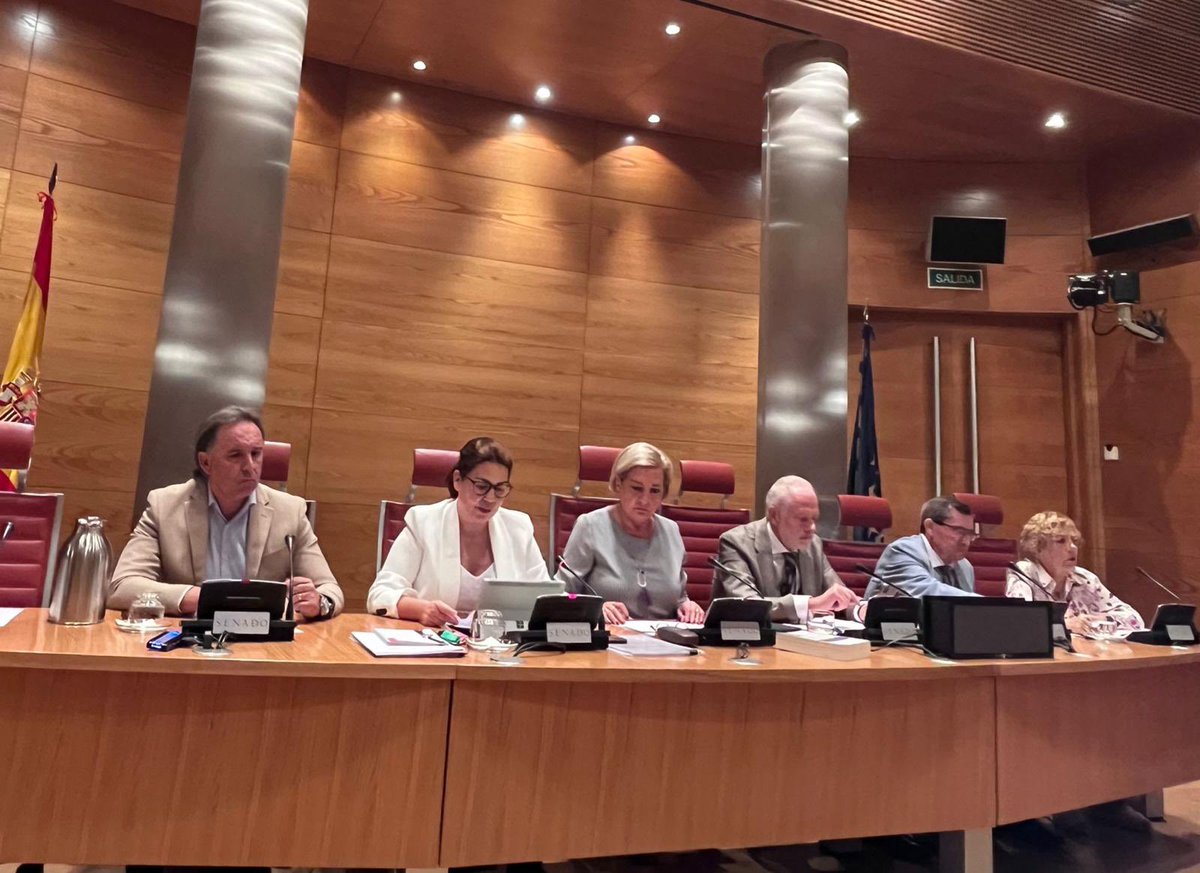 📌Què hem fet avui al Senat?
👉🏽Compareixença, a petició nostra, de la directora de l’<a href="/ANECAinfo/">ANECA</a> la Dra. <a href="/PilarPaneque/">Pilar Paneque</a>. 
En un any està liderant un canvi rellevant vinculat a la LOSU i que està donant fruits. Sempre tot és millorable, però es percep bona predisposició.
#escó77