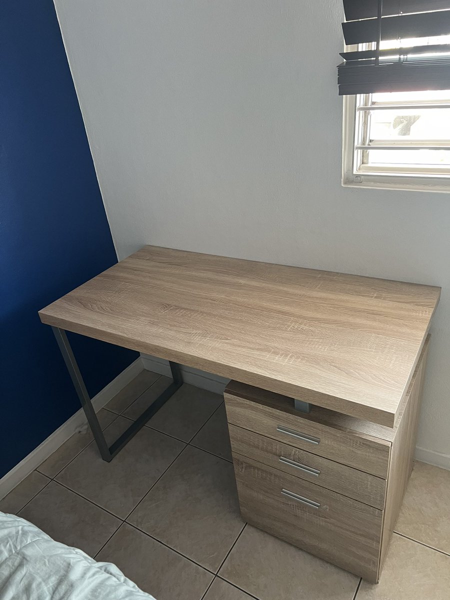 brischh's tweet image. Active desk for sale 30k. pick up on Constant Spring Rd