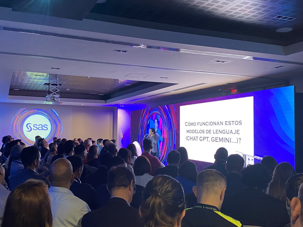 Sandradefelipe's tweet image. ¡Ay! Como me hacían de falta estos eventos de inspiración.  Ya tengo tantas ideas 🥹 💡#HelloDataColombIA