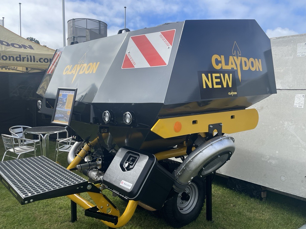ClaydonDrill's tweet photo. Come along to Claydon Stand D53A at the Royal Highland Show to see our NEW Evolution Front Hopper and rear Toolbar Drill.
@ScotlandRHShow

#claydondrill #loveyoursoil #sustainableag #OptiTill https://t.co/3r4H6SpqqS