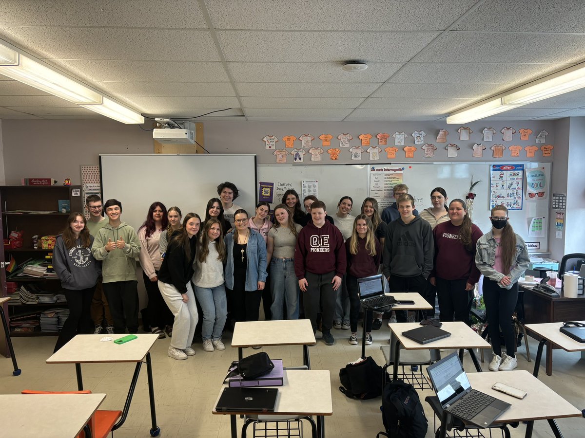 mmehunt23's tweet photo. Thank you @QEPioneers for the best first year of teaching! ✏️🍎 https://t.co/FzOxYMvkGw