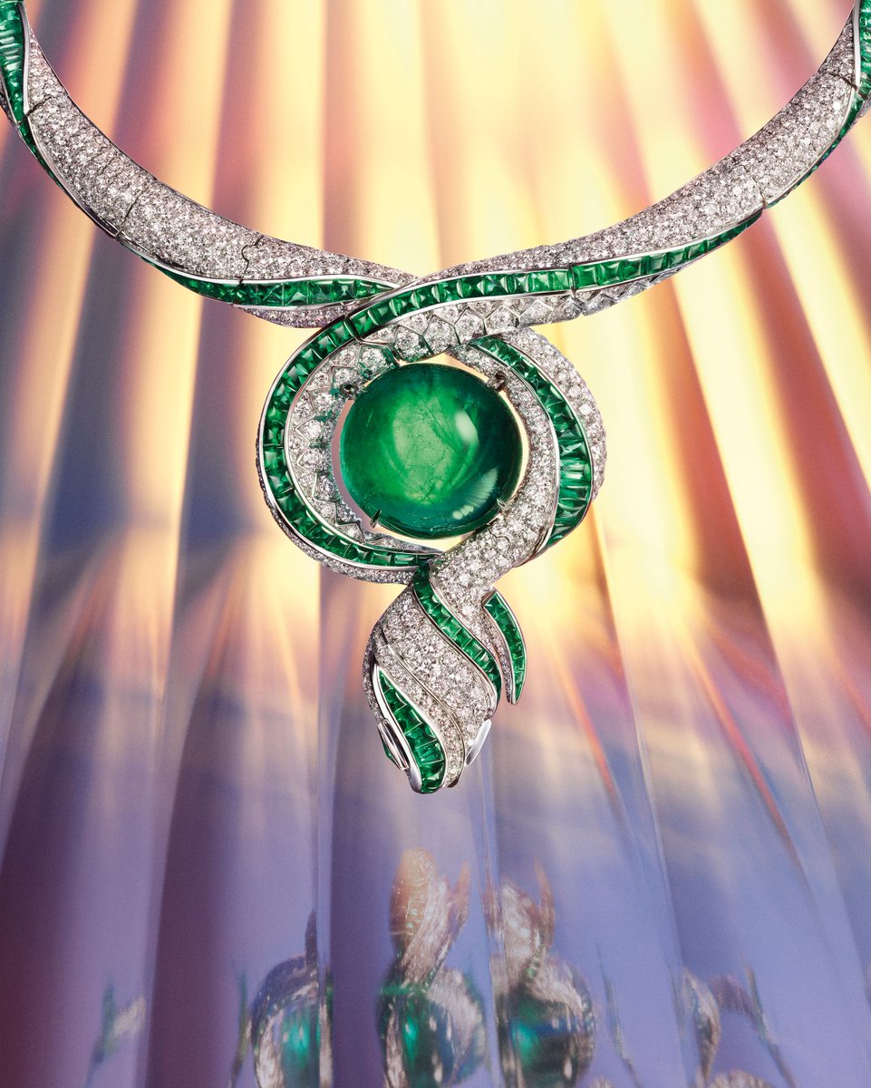Bulgariofficial's tweet photo. Chapter three: explore the latest High Jewelry masterpieces in the Bvlgari Aeterna book, from the Tubogas Flower of Time necklace to the Serpenti Terra Mater necklace. 

Discover more at https://t.co/FkOCVzCdUN

#Bvlgari #BvlgariHighJewelry #EternallyReborn #BvlgariAeterna https://t.co/PJ8AIKYJg5