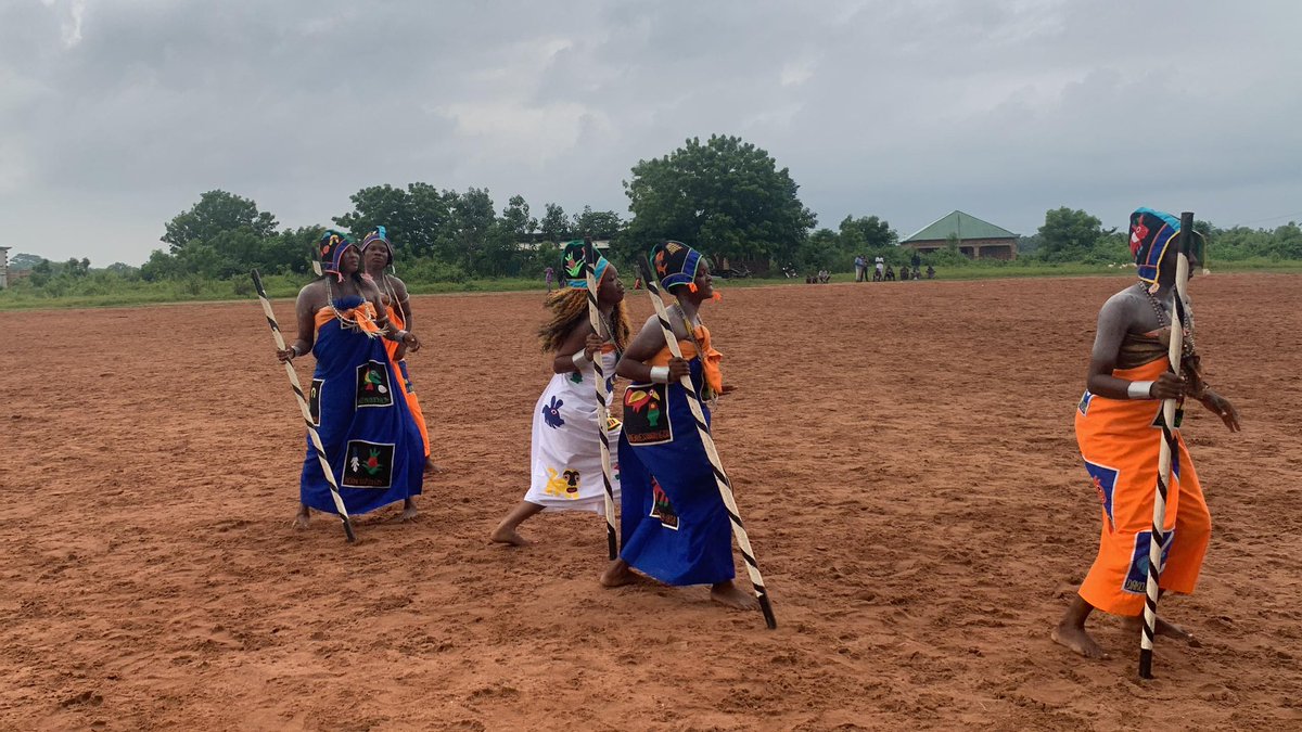 ilewabj's tweet photo. C'est la mi-temps et elle est animée par une superbe prestation culturelle ! Un grand merci à la population qui est venue en masse pour soutenir et célébrer avec nous.
#FoireDesBillis #ToriBossito #BNN #Billis #IamBrave https://t.co/F887MoxHqm