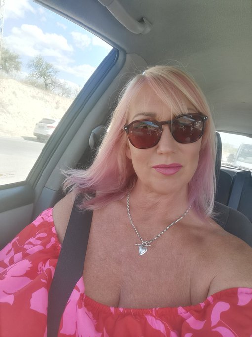 Steak and a blow job night at the local pub. I don't eat steak... Who wants a blow job? X https://t.